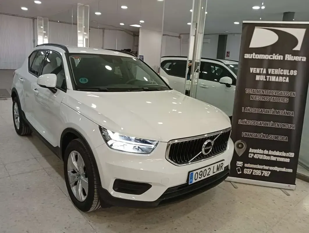 Usado Volvo XC40 Momentum 129 CV (94 kW) 2021 Blanco SUV