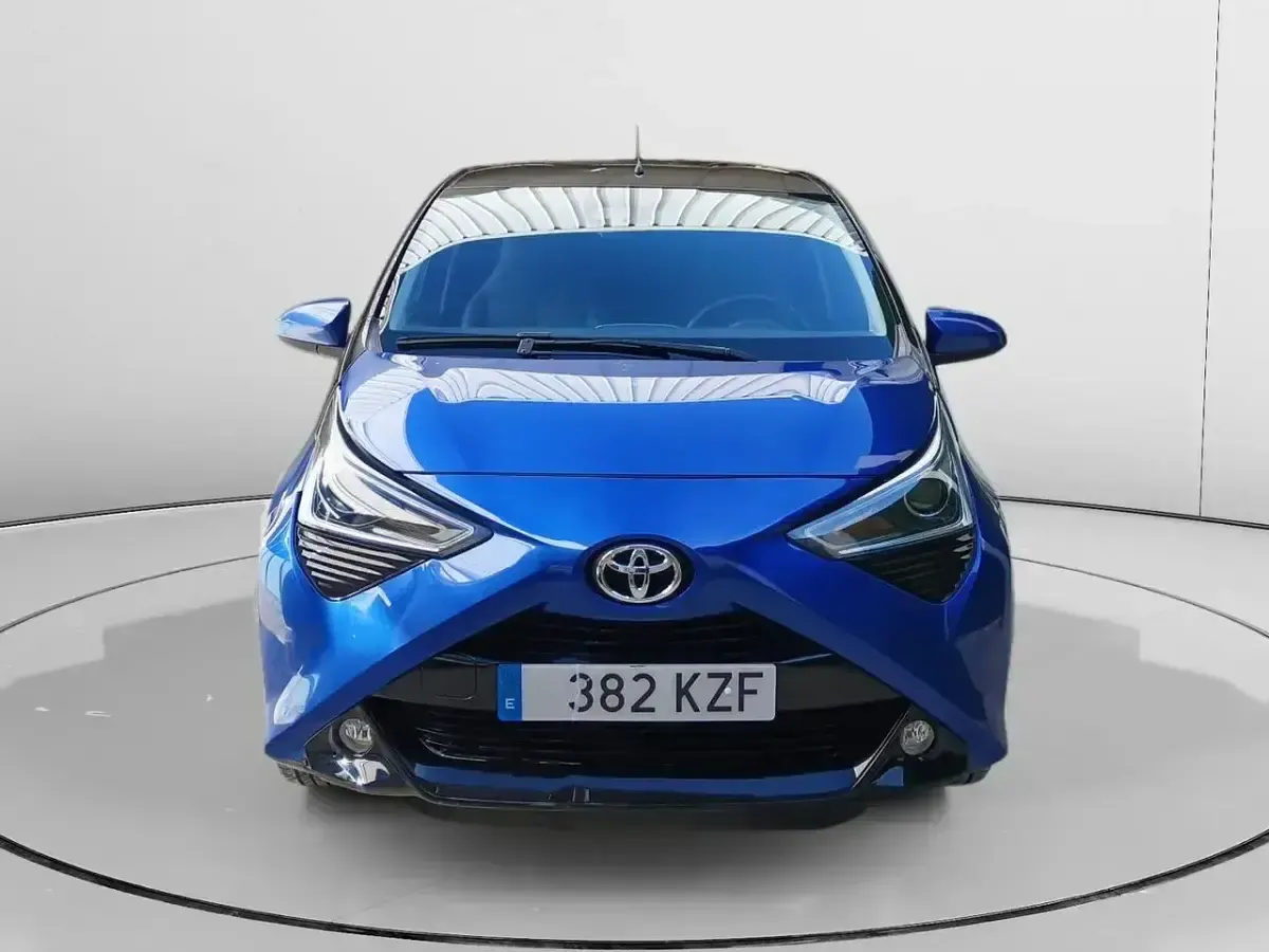 Używany Toyota Aygo X-play 72 KM (52 kW) 2019 Niebieski Hatchback