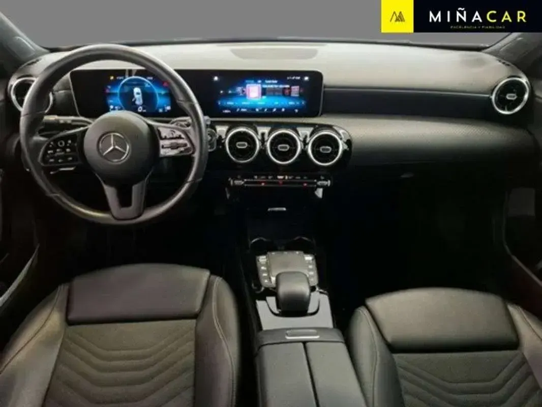 Usado Mercedes A180 116 CV (85 kW) 2020 Azul Utilitario