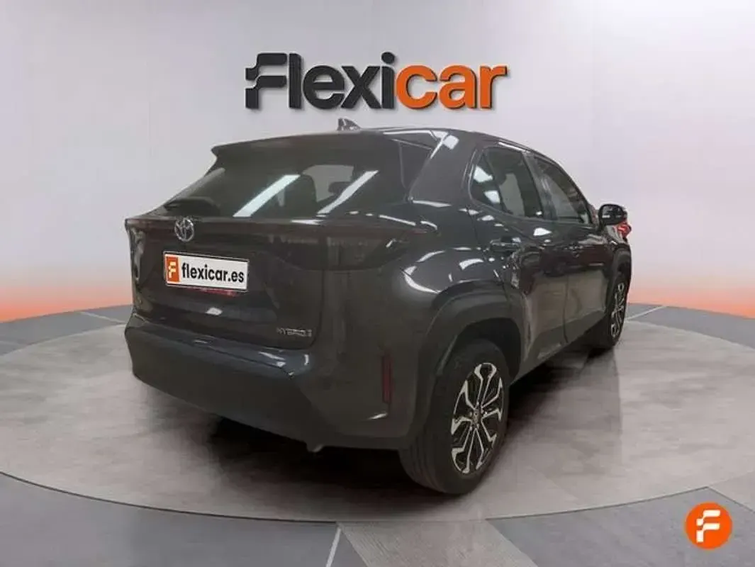 Usado Toyota Yaris Cross Active 116 CV (85 kW) 2022 Gris SUV