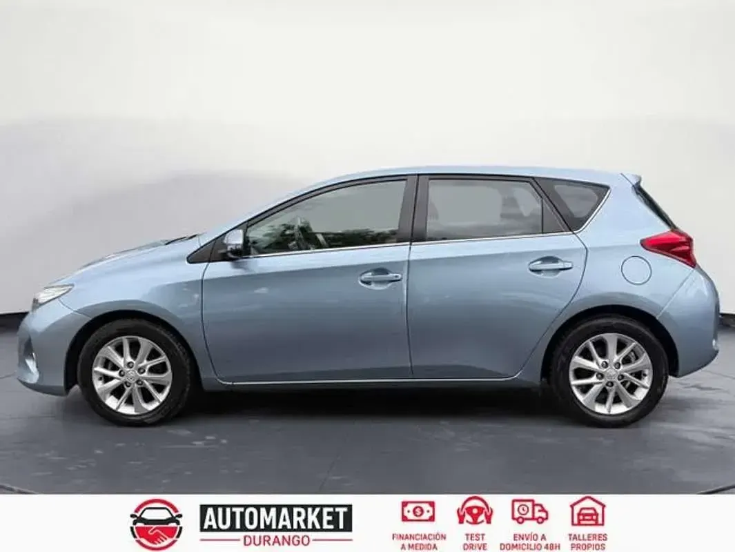 Usado Toyota Auris Active 132 CV (97 kW) 2013 Azul Utilitario