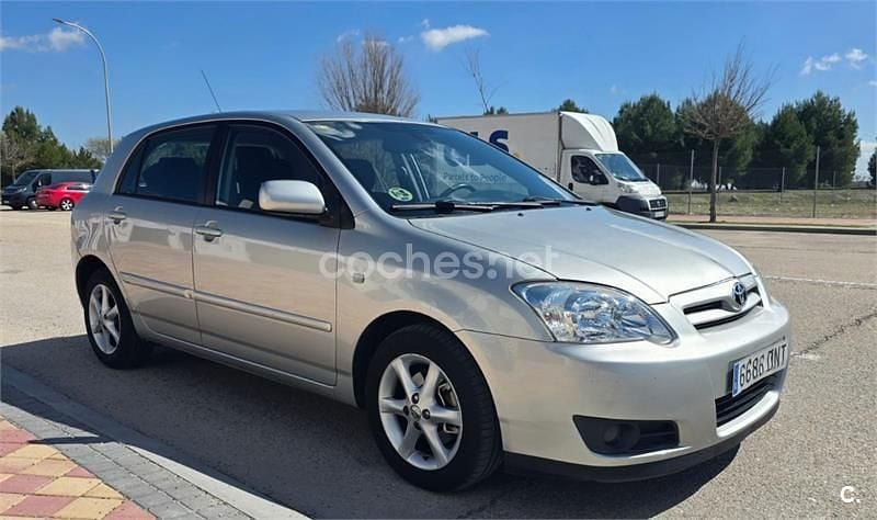 Usado Toyota Corolla Sol 116 CV (85 kW) 2006 Beige Berlina