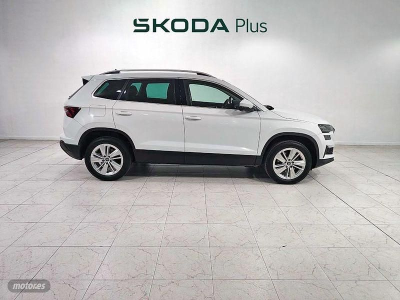 Usado Skoda Karoq Selection 150 CV (110 kW) 2025 Blanco SUV