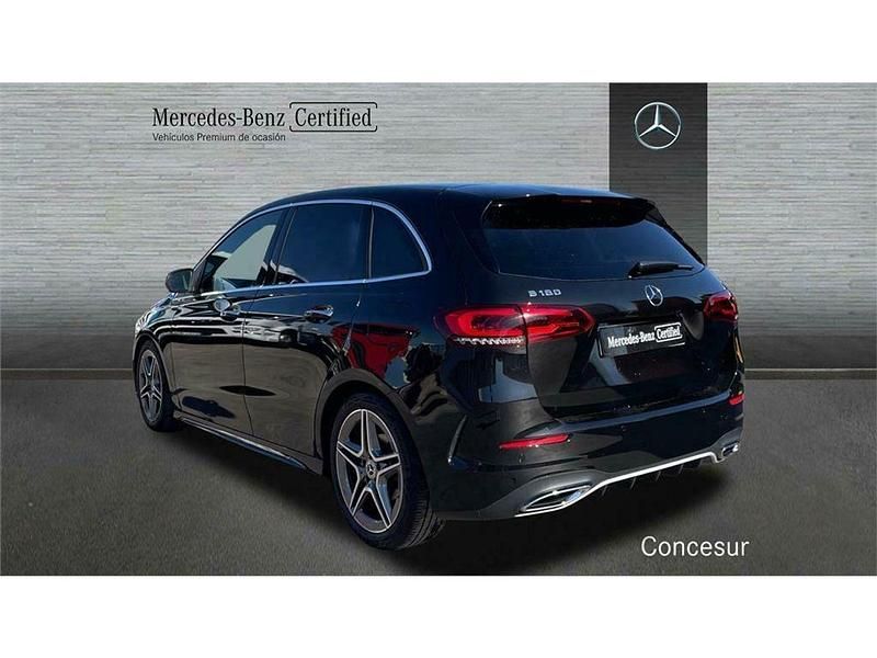 Usado Mercedes B180 AMG line 136 CV (100 kW) 2023 Negro Monovolumen