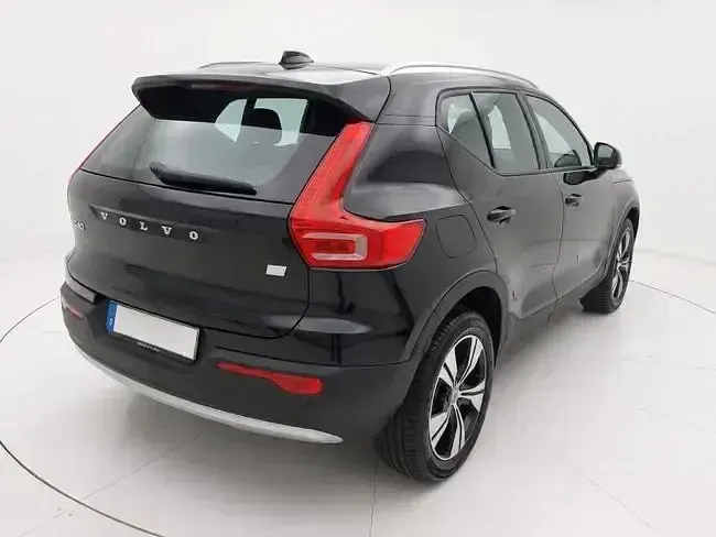 Usado Volvo XC40 Core 211 CV (155 kW) 2023 Negro SUV