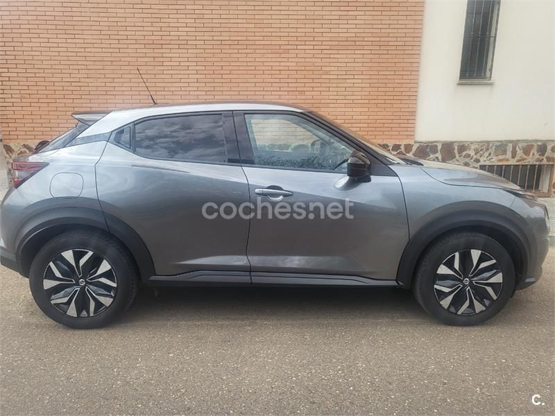 Usado Nissan Juke Acenta 114 CV (83 kW) 2022 Gris / plata SUV