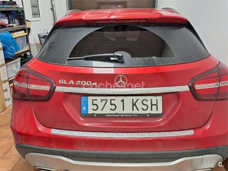 Usado Mercedes GLA200 136 CV (100 kW) 2018 Rojo SUV