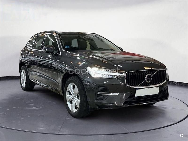 Usado Volvo XC60 Momentum 197 CV (144 kW) 2022 Gris / plata SUV