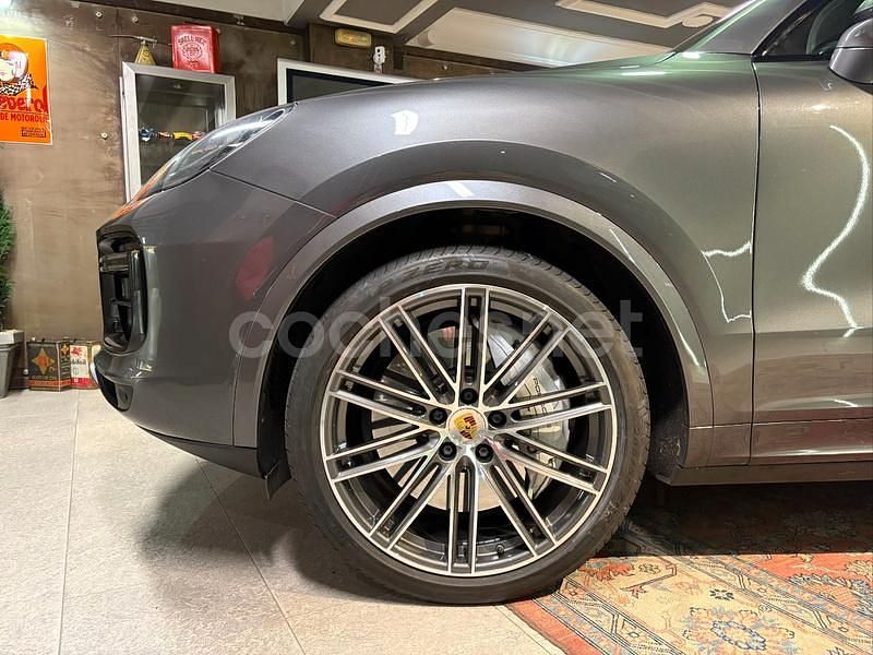 Usado Porsche Cayenne Turbo 550 CV (404 kW) 2019 Gris / plata SUV