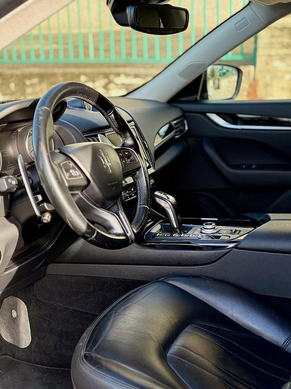 Usado Maserati Levante GranLusso 2021 Gris SUV