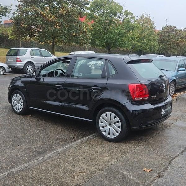 Usado VW Polo Advance 70 CV (51 kW) 2012 Gris / plata Utilitario