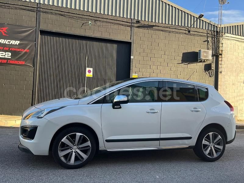 Usado Peugeot 3008 Allure 120 CV (88 kW) 2016 Blanco Berlina