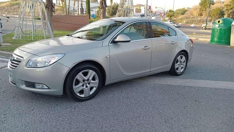 Usado Opel Insignia Cosmo 131 CV (96 kW) 2010 Beige Berlina