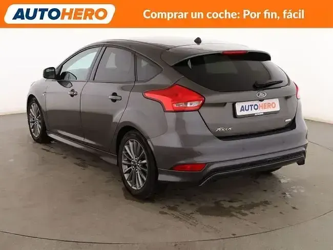 Usado Ford Focus ST-Line 125 CV (91 kW) 2018 Gris Berlina