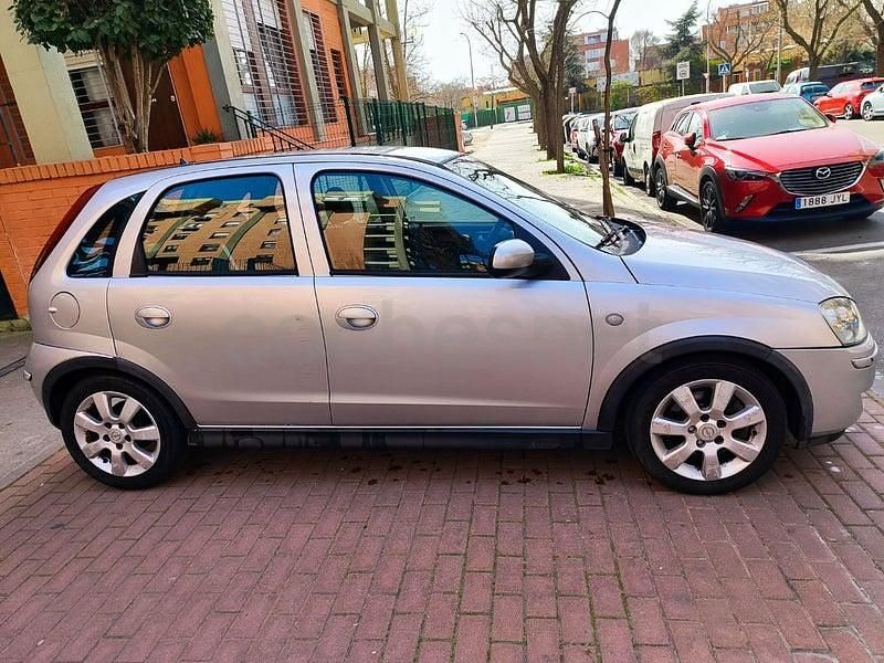 Usado Opel Corsa 100 CV (73 kW) 2006 Gris / plata Utilitario