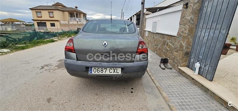 Gris / plata Usado 2004 Renault Mégane II Expression Berlina | 1150 € (Buen precio) - Imagen 1/4
