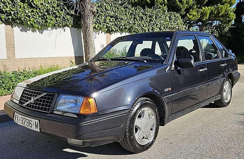 Usado Volvo 440 105 CV (77 kW) 1991 Negro Utilitario
