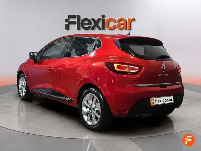 Usado Renault Clio Zen 90 CV (66 kW) 2017 Rojo