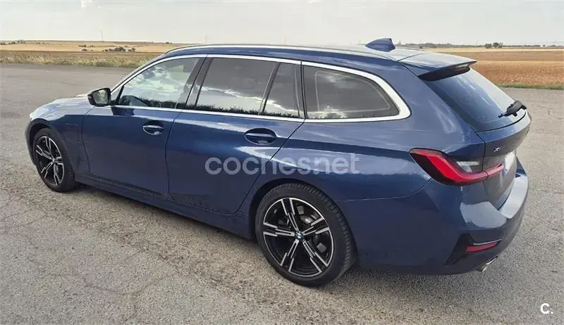 Usado BMW 330e 292 CV (214 kW) 2021 Azul Familiar