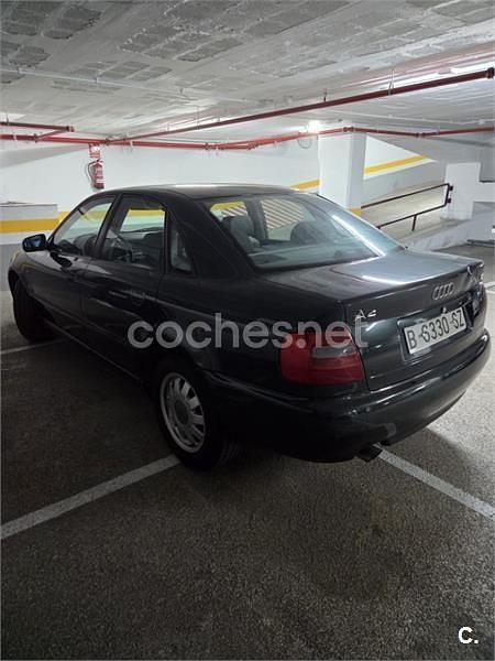 Usado Audi A4 150 CV (110 kW) 1997 Verde Berlina