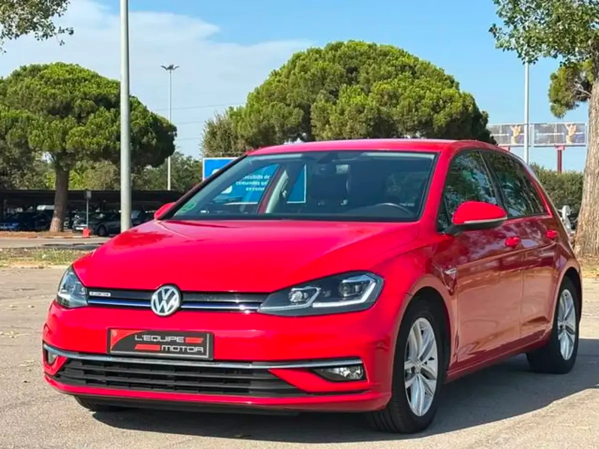 Usado VW Golf VII Advance 131 CV (96 kW) 2019 Rojo Berlina