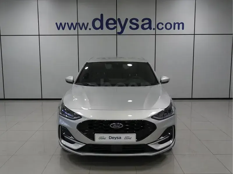 Usado Ford Focus ST-Line 125 CV (91 kW) 2026 Gris / plata Berlina