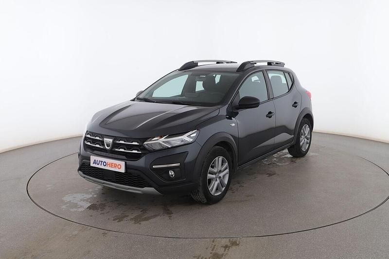 Gris Usado 2022 Dacia Sandero Essentiel Utilitario | 15.499 € (Un poco caro) - Imagen 1/3
