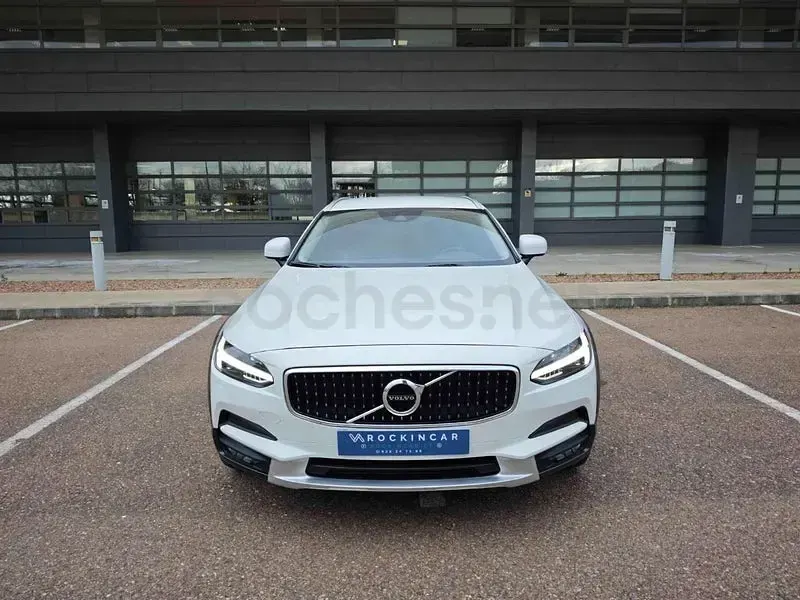 Begagnad Volvo V90 CC Pro 190 HK (139 kW) 2020 Vit Kombi