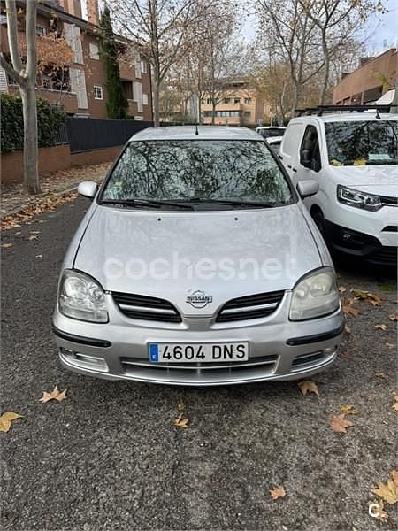 Usado Nissan Almera Tino Acenta 116 CV (85 kW) 2005 Gris / plata Monovolumen
