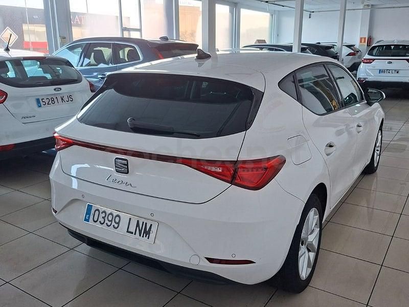 Usado Seat Leon Style 115 CV (84 kW) 2021 Blanco Berlina
