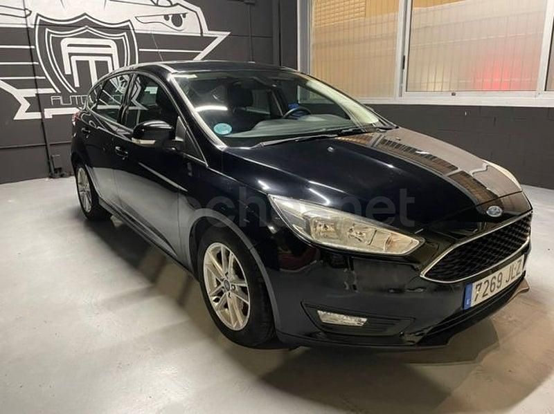 Usado Ford Focus Trend 125 CV (91 kW) 2016 Negro Berlina
