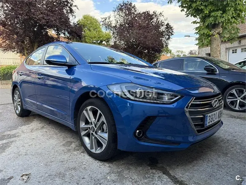 Usado Hyundai Elantra 132 CV (97 kW) 2017 Azul Berlina