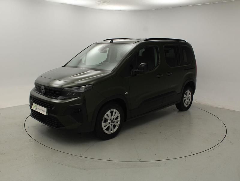 Usado Peugeot Rifter Allure 100 CV (73 kW) 2024 Verde Monovolumen