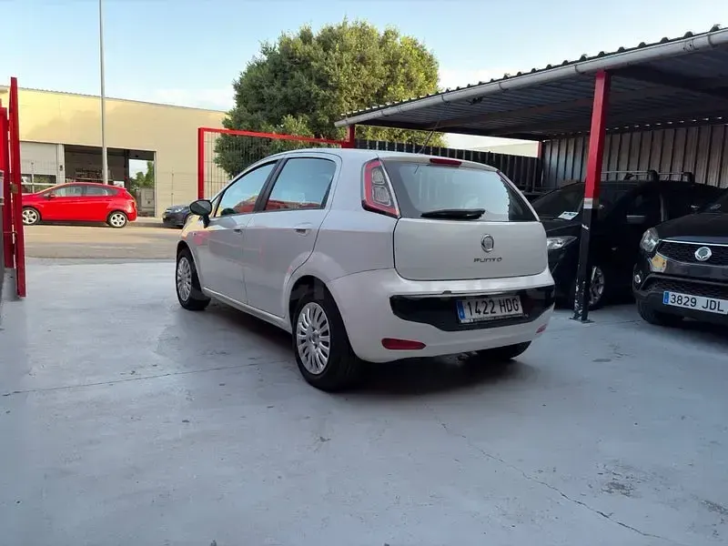 Usado Fiat Punto Active 69 CV (50 kW) 2011 Blanco Utilitario