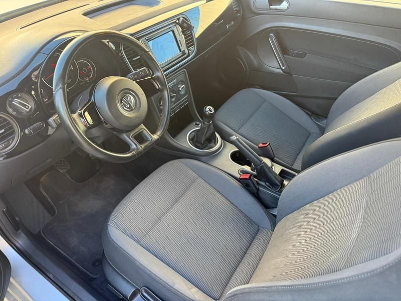 Usado VW Beetle 150 CV (110 kW) 2016 Gris Utilitario