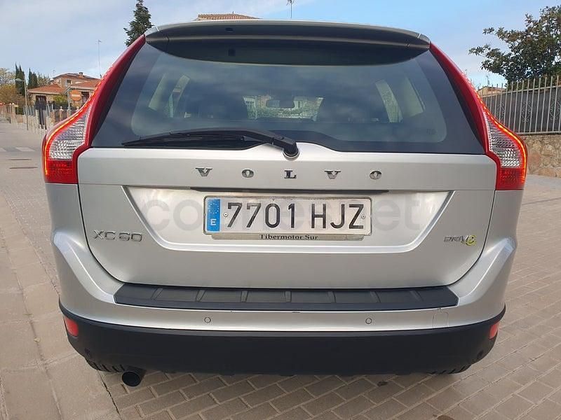 Usado Volvo XC60 Momentum 136 CV (100 kW) 2012 Gris / plata SUV