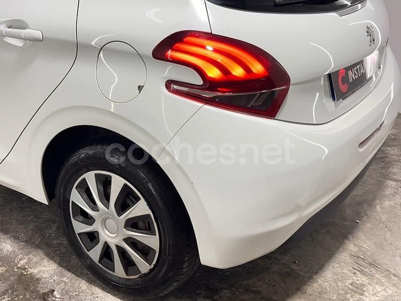 Usado Peugeot 208 Active 75 CV (55 kW) 2018 Blanco Utilitario