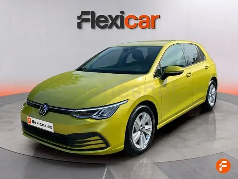 Usado VW Golf VIII 115 CV (84 kW) 2021 Amarillo Berlina