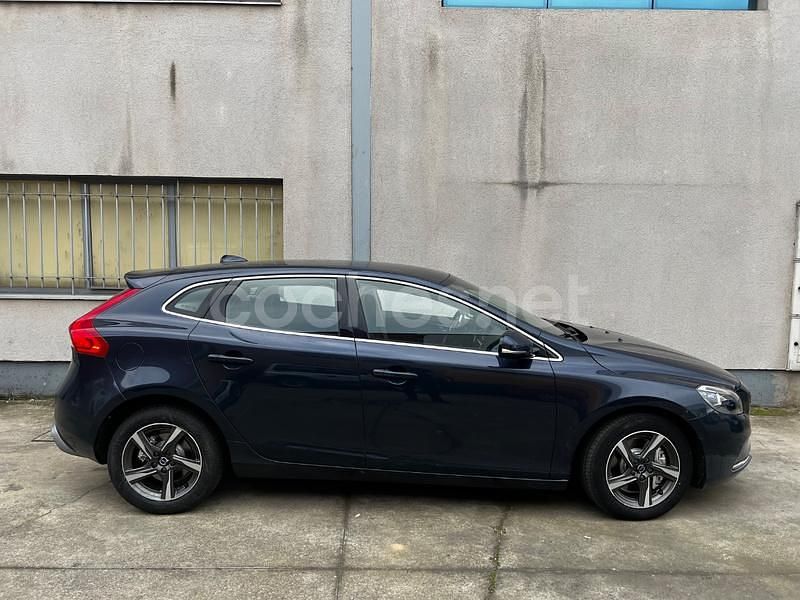 Usado Volvo V40 Momentum 150 CV (110 kW) 2014 Azul Berlina