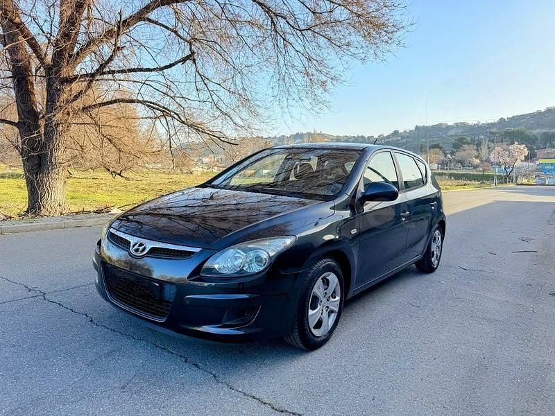 Usado Hyundai i30 Comfort 109 CV (80 kW) 2010 Negro Berlina