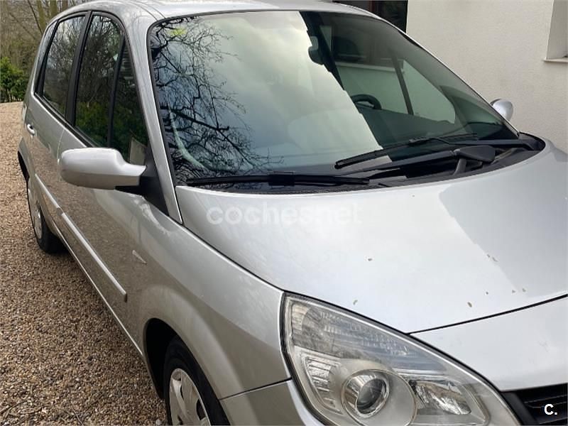 Usado Renault Scénic II 105 CV (77 kW) 2008 Gris / plata Monovolumen