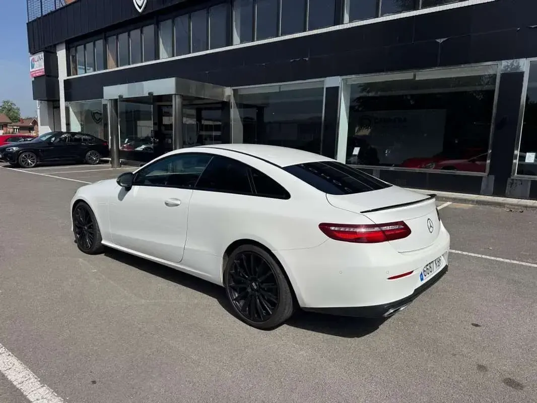 Usado Mercedes E220 194 CV (142 kW) 2017 Blanco Coupe