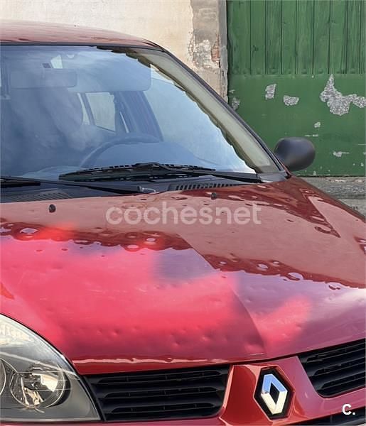 Usado Renault Clio II Dynamique 80 CV (58 kW) 2004 Granate Berlina
