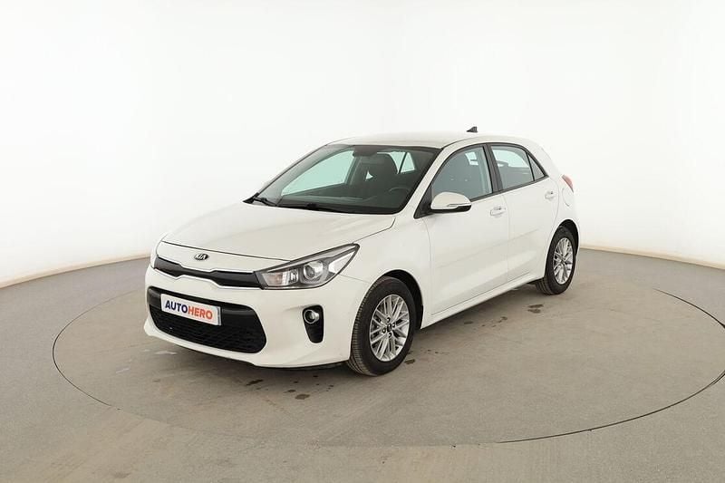 Usado Kia Rio 85 CV (62 kW) 2020 Blanco Berlina