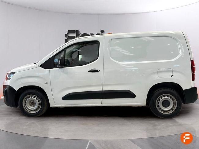Usado Citroën Berlingo Live 102 CV (75 kW) 2022 Negro Monovolumen