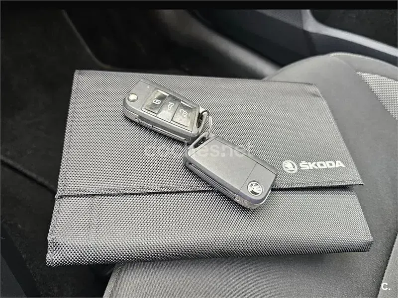 Usado Skoda Octavia 115 CV (84 kW) 2019 Gris / plata Berlina