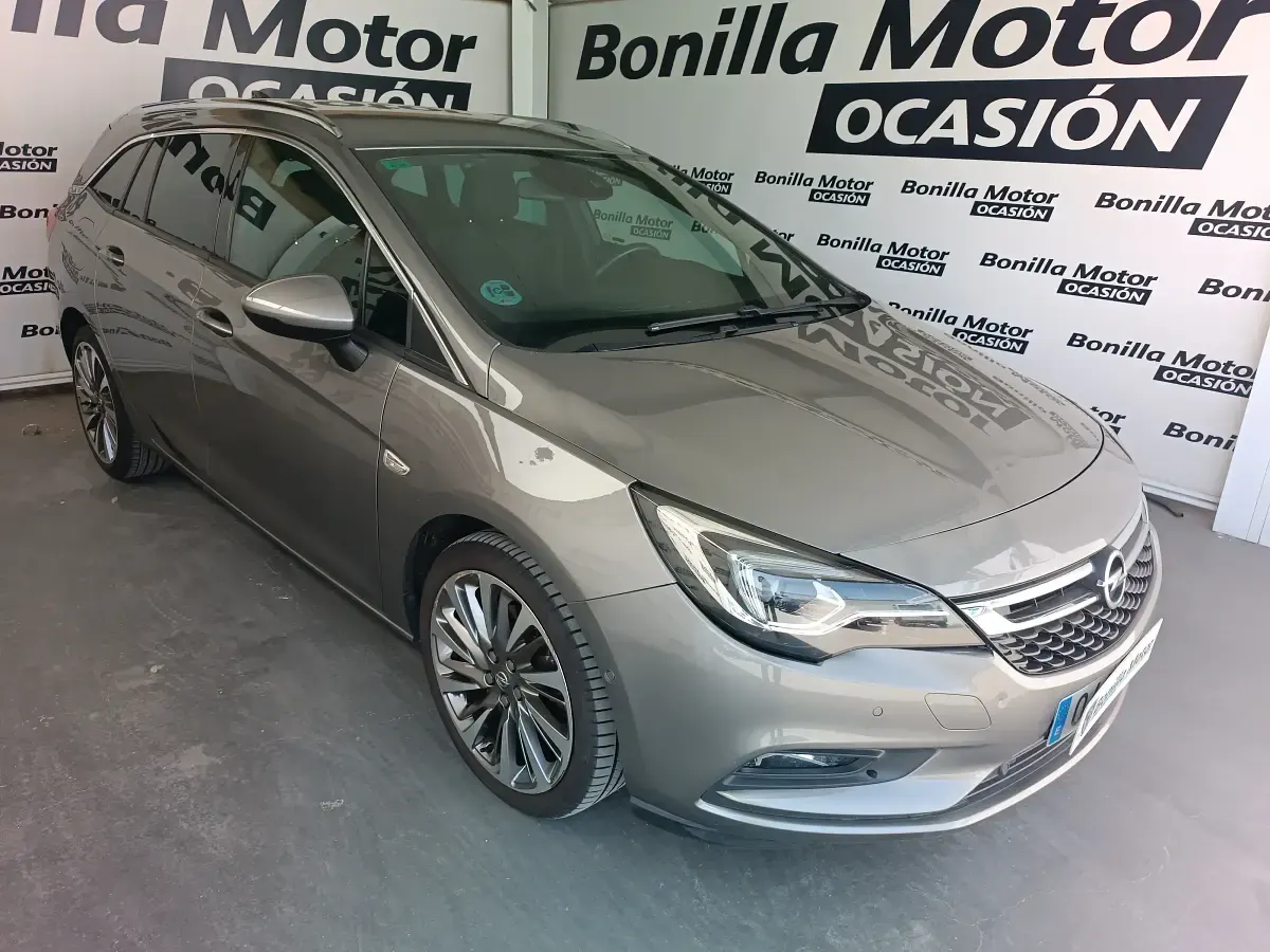 Usado Opel Astra Excellence 200 CV (147 kW) 2017 Otro Familiar