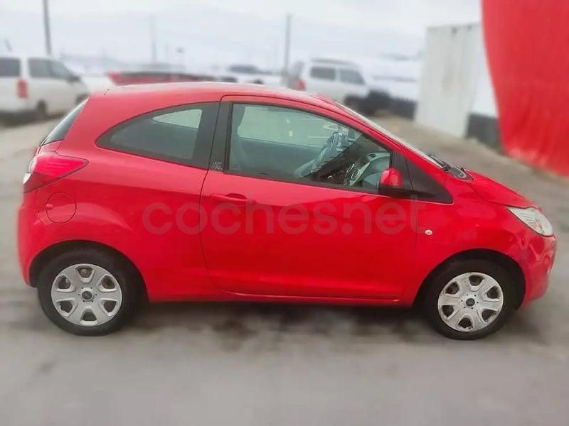 Usado Ford Ka 69 CV (50 kW) 2015 Rojo Berlina