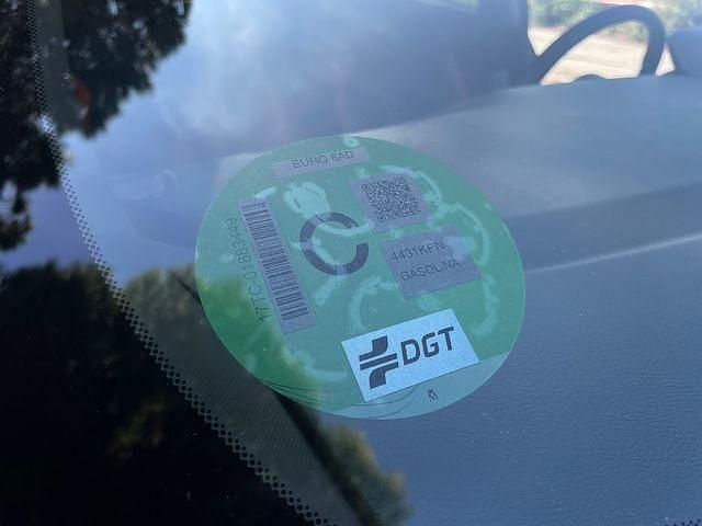 Usado Nissan Micra S 90 CV (66 kW) 2018 Gris / plata Utilitario