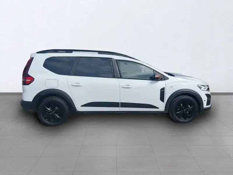 Usado Dacia Jogger Essentiel 100 CV (73 kW) 2023 Blanco Monovolumen